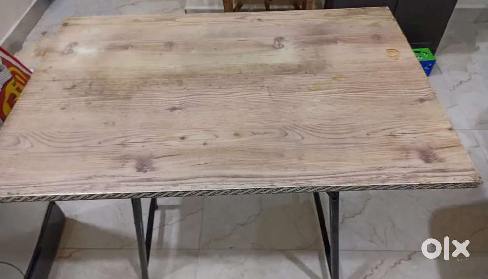 FOLDABLE OFFICE OR STUDY TABLE FOR SALE