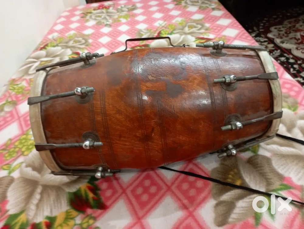I will give a dholak with good condition. This dholak i will give .