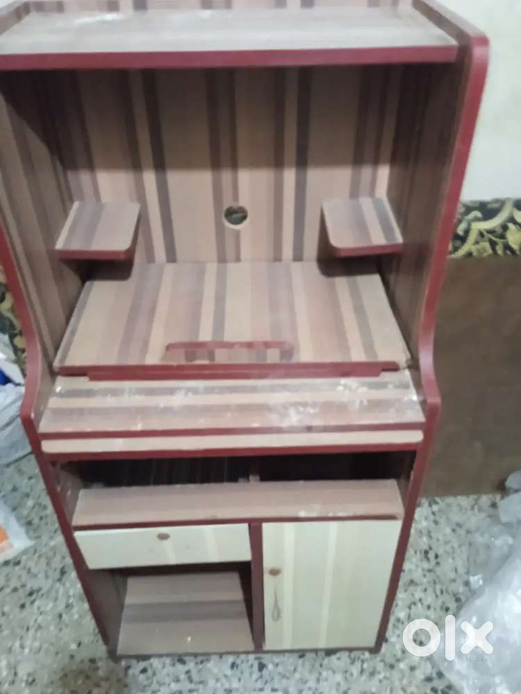 (1)  Computer Wooden Table.