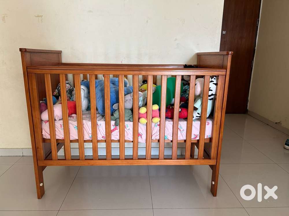 Kids cot pine wood upto 4 yrs