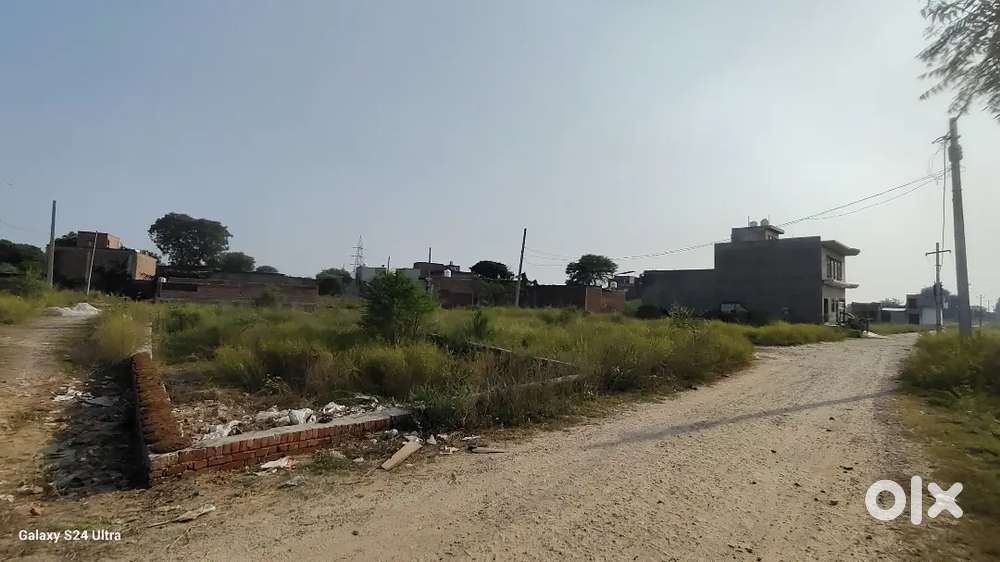 Plot in On Highway colony