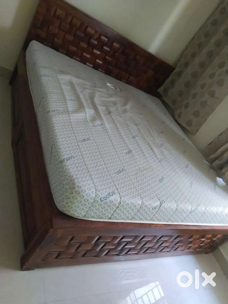 King size ze bed pure Shesheem wood with king size mattress
