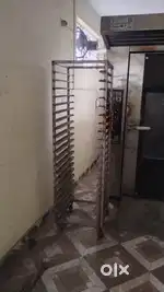 बेकरी खोलने से संबंधित लोग संपर्क करें