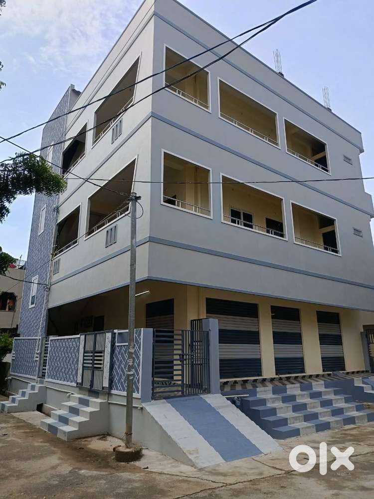 Independent semi commercial house for sale