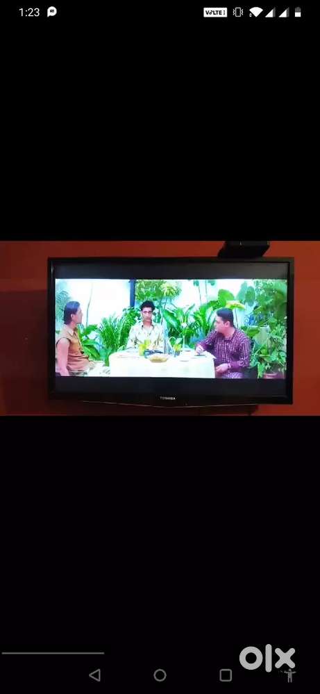 32 inch Led tv toshiba 7 year old almost