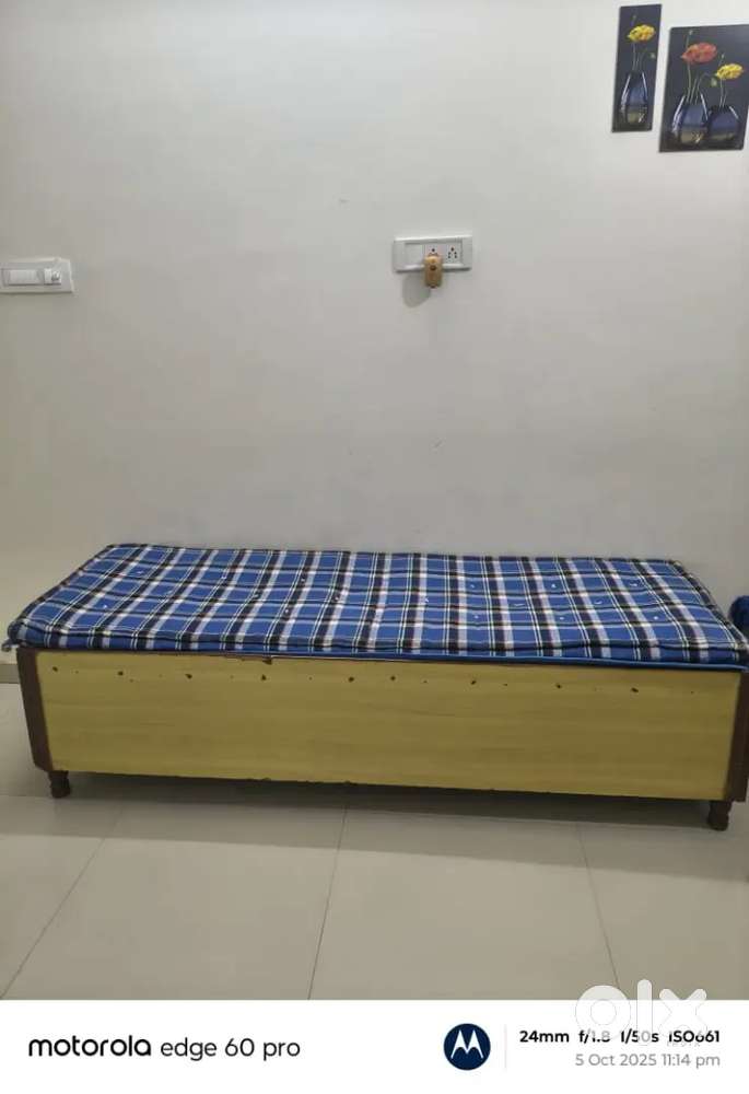 Single bed (Deewan)