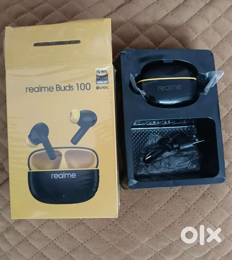 Realme and Boult Air Buds