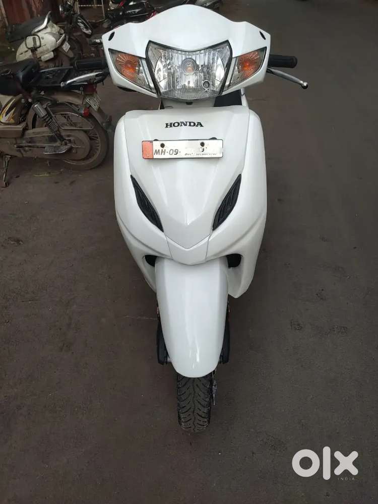 Activa 4g white color