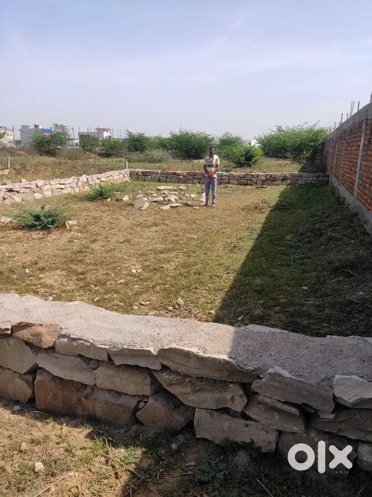 50 मीटर हाइवे रोड और 30 मीटर पीछे 25 फुट रोड रोड के उस तरफ हाउस बोर्ड