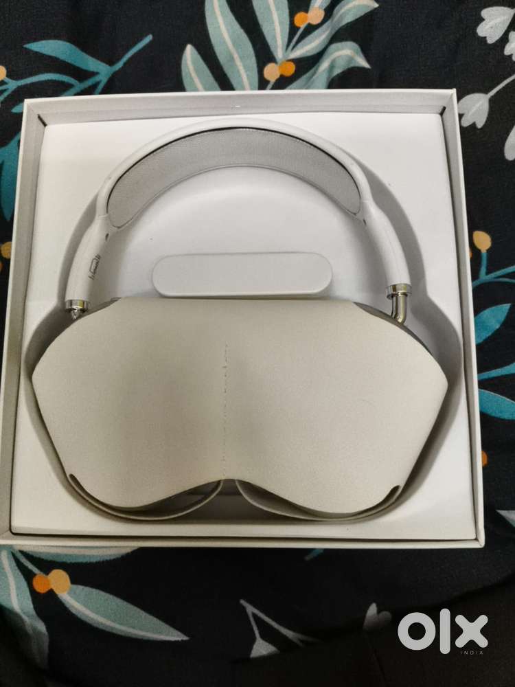 P99 Ultra headphones
