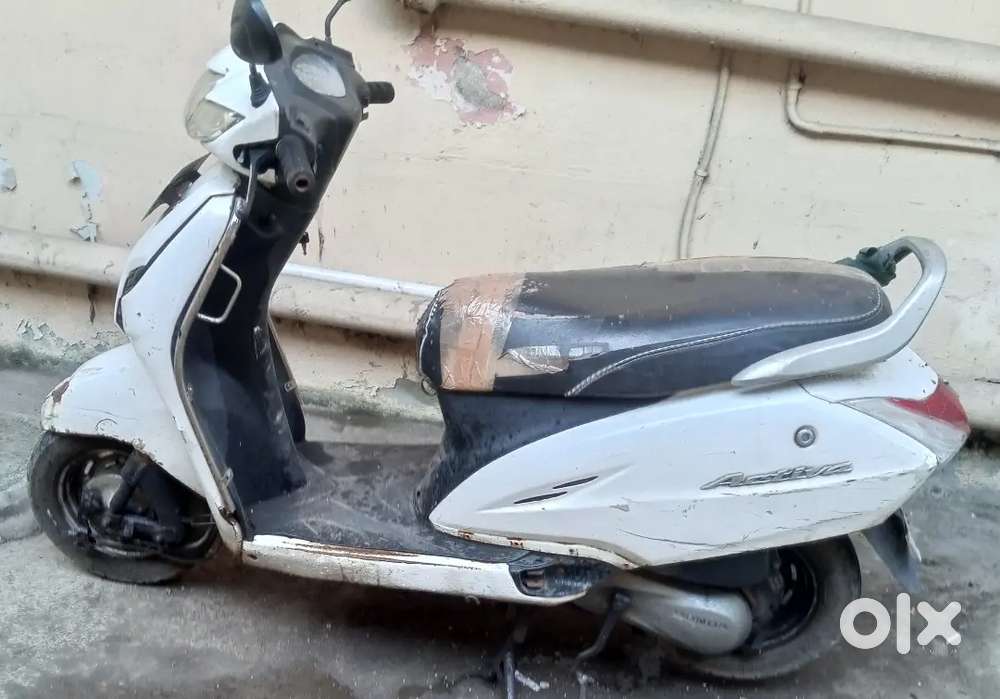 HONDA ACTIVA WITH BRAND NEW BATTERY WITH FIVE YEARS GURANTEE