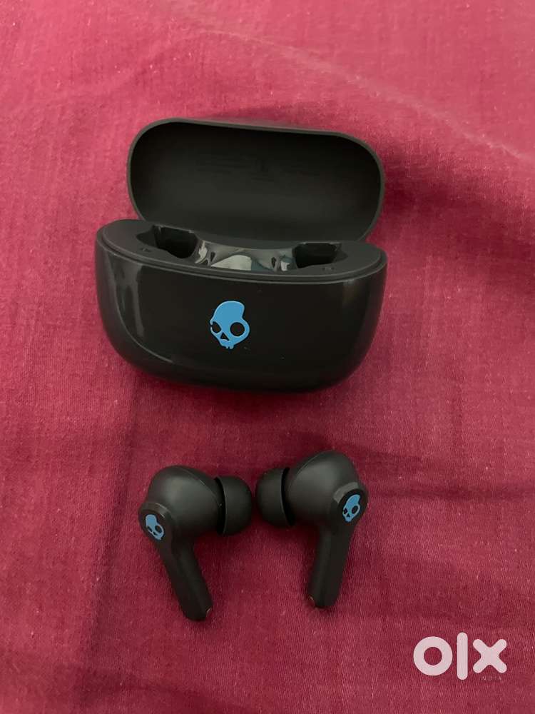 7 days old Skullcandy Noise Cancelling Earbuds