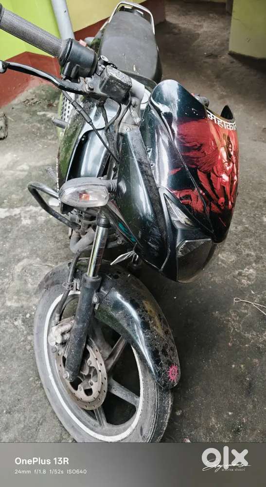 BLACK PULSAR 150