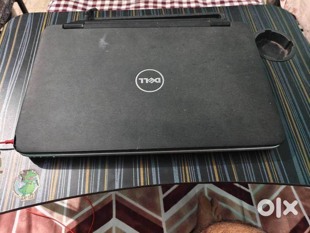 Dell Vostro 2520 laptop charger and earcord included