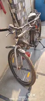 Vector bicycle & air pump