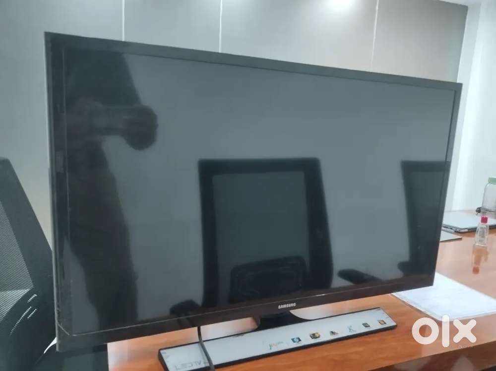 TV-Samsung 32-inch LED TV, model UA32J4100AR