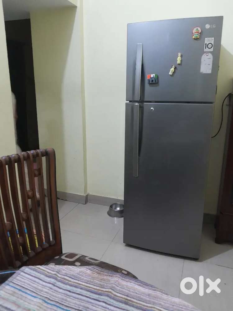 Double door refrigerator