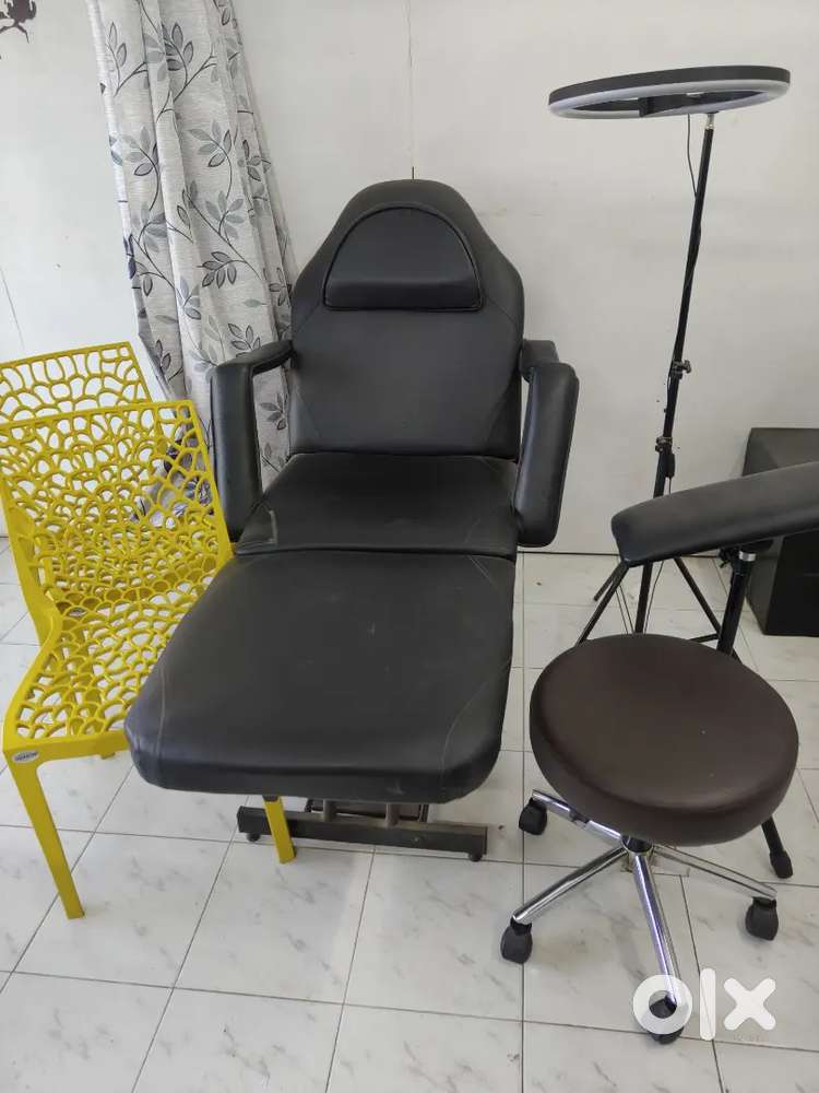 Tattoo bed and machine
