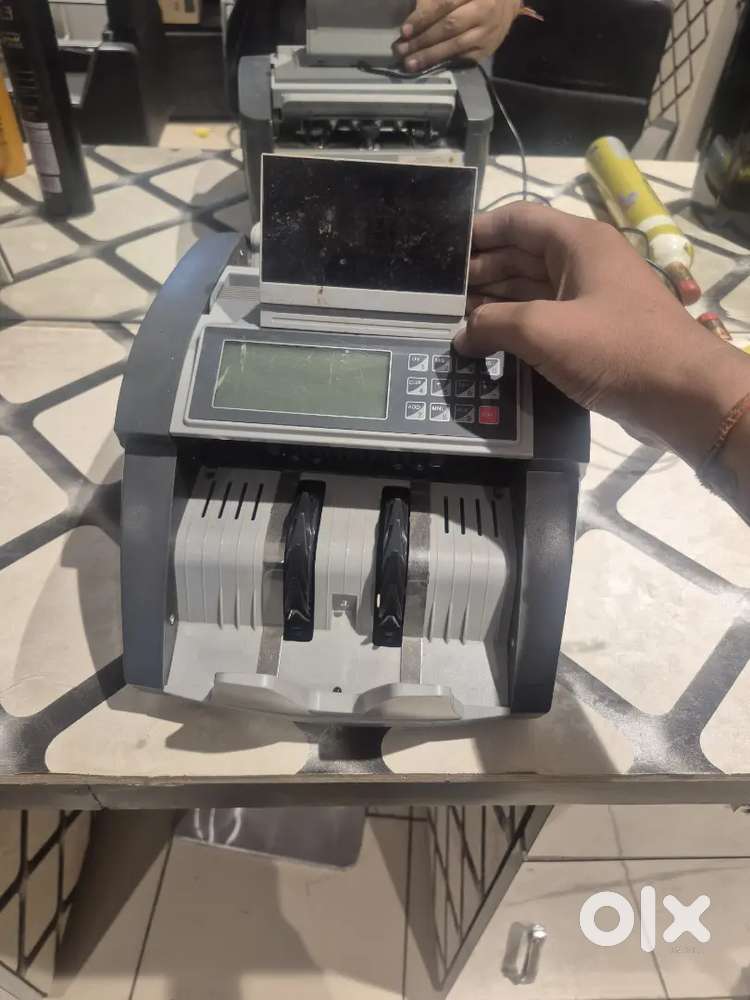 Cash counting machine