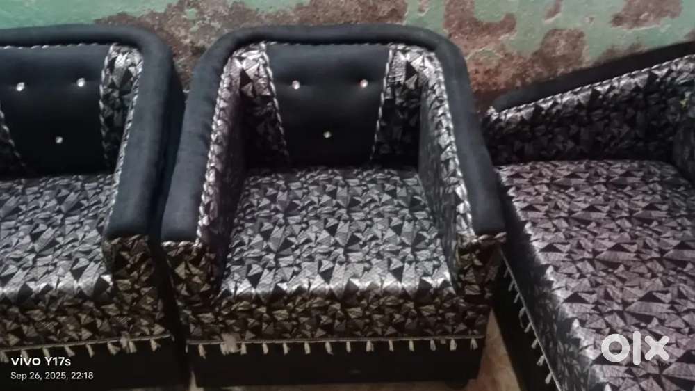 Sofa..bilkul.new..barnd..sofa