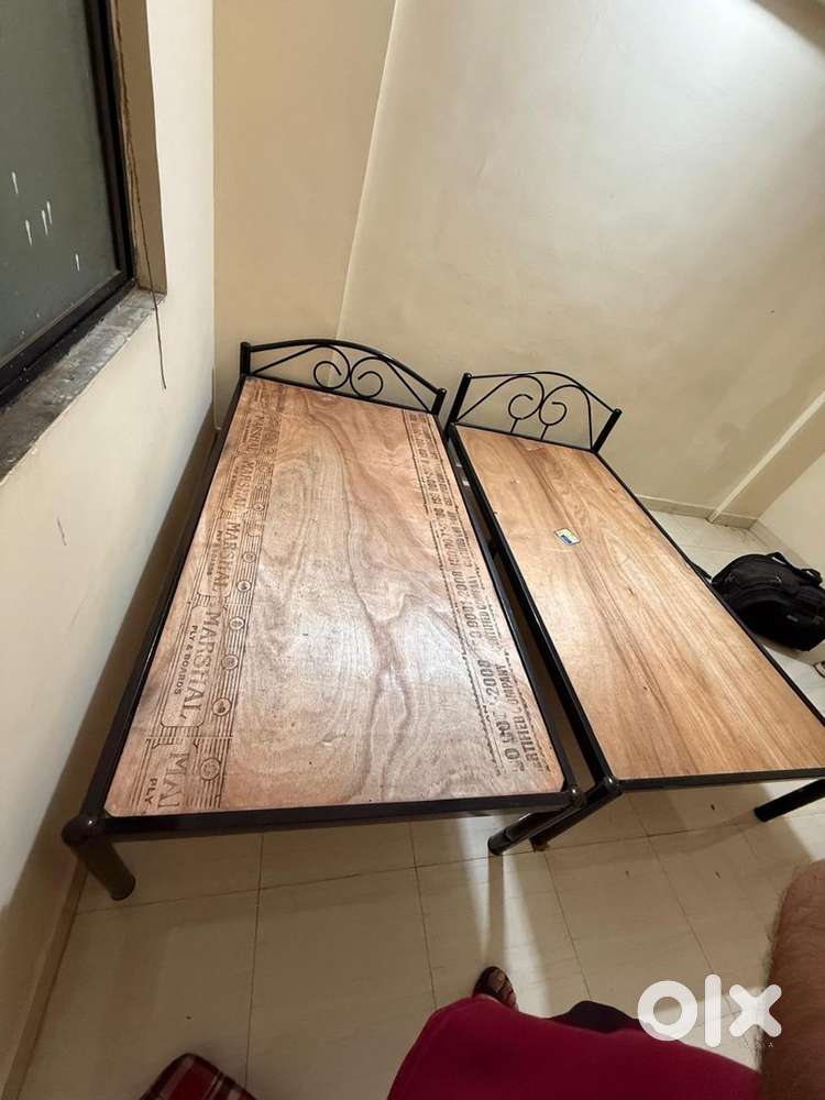 Strong Metal Frame with Wooden Ply Base