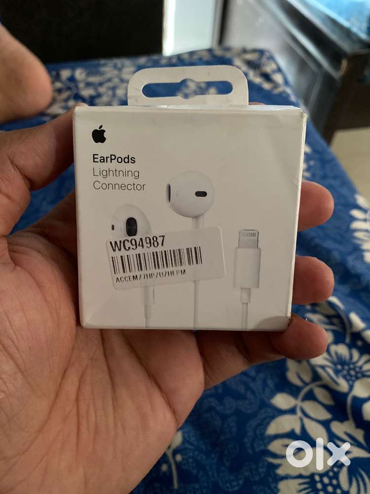 Apple earpods, Wired, lightning.