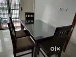 4-chair dinning table for Sale – Great Condition!