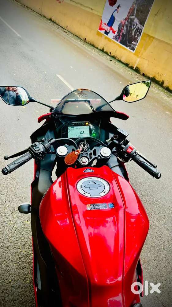 Yamaha R15 V4 Red color