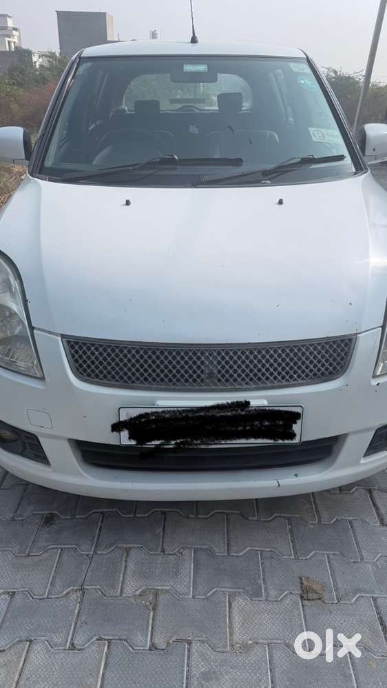 Maruti Suzuki Swift 2009 with vip no
