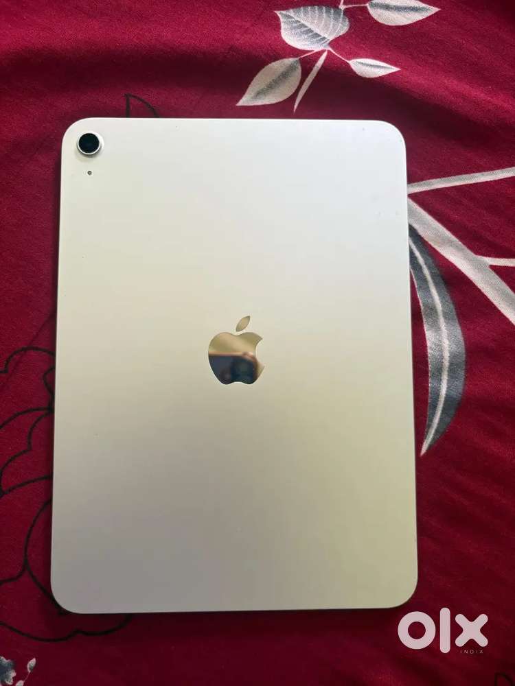 Ipad 11th generation(128) with insurance 3months old