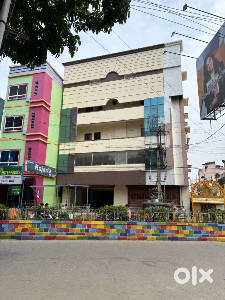 Primium commercial building for rent  prime location