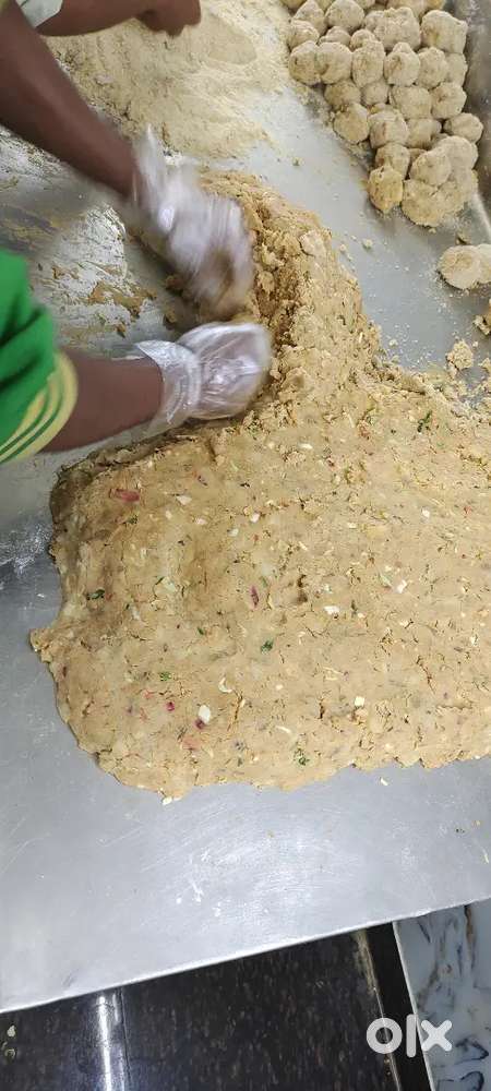 Need 1 Cook or helper for cafe