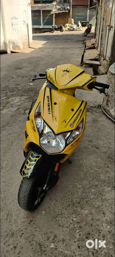 My scooty selling honda dio gaadi me koi Kam nahi hai
