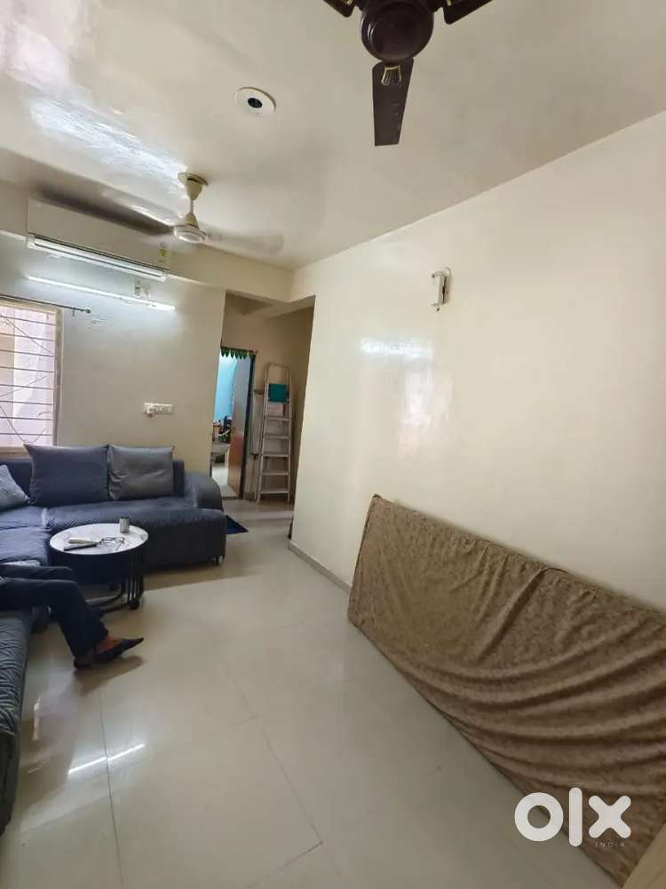 1 BHK BIG SIZE SEMI FURNISHED FLAT FOR SALE