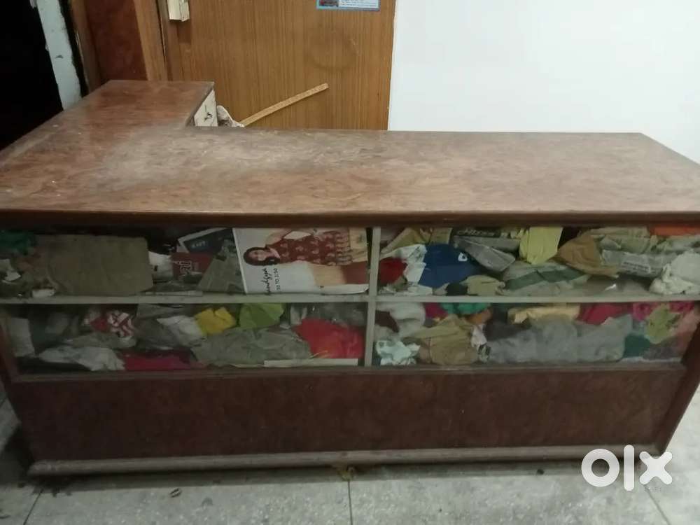 Tailor counter.very Good condition clear