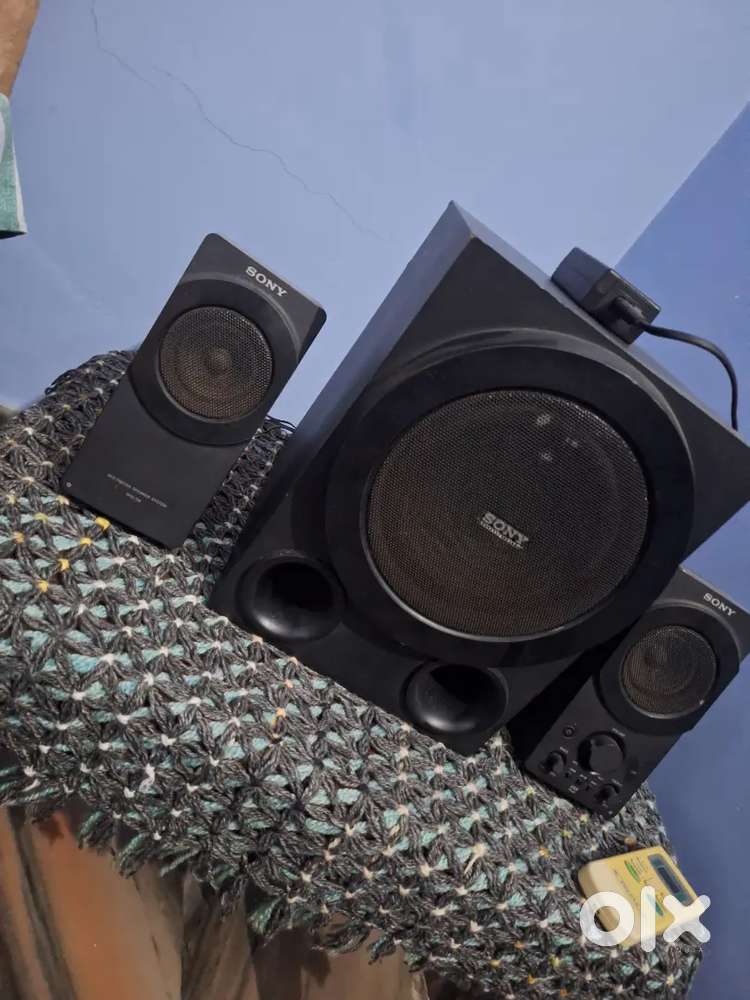 Sony speaker with woofer