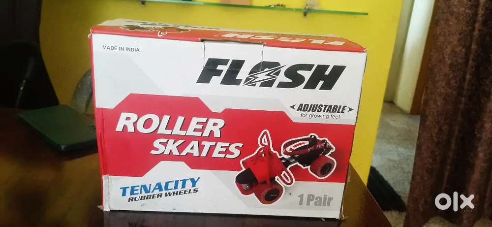 FLASH ROLLER SKATES