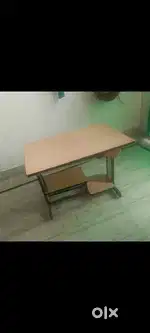 Computer table