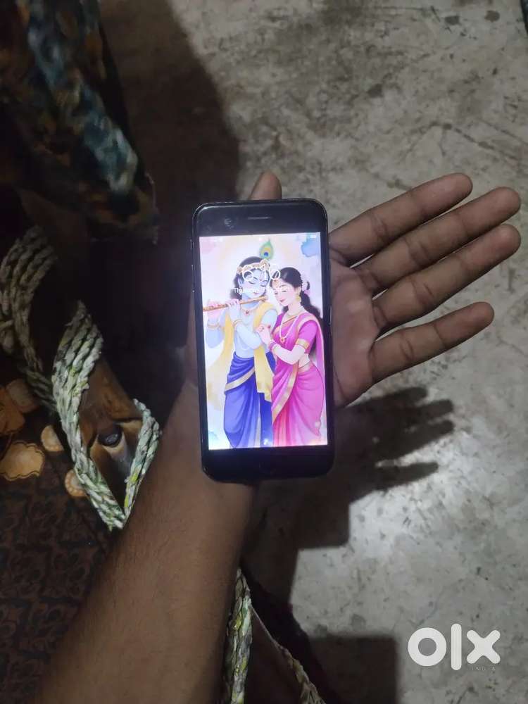 iPhone 713