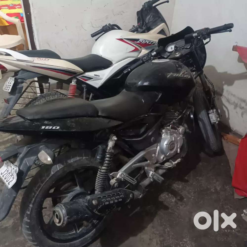 Bajaj pulsar 180 new battery good condition with vip no Hr 22 j 2002