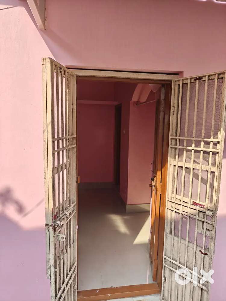 Renting One room, kitchen, attached bath in2nd floor