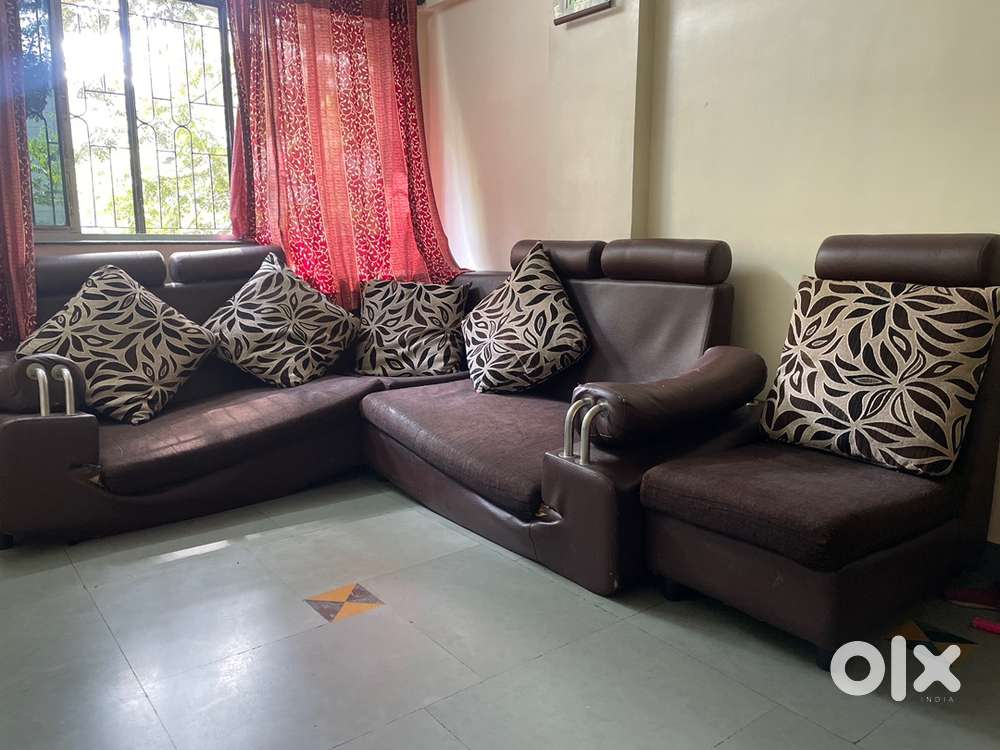 Five seater Sofa Set along with five Cushion