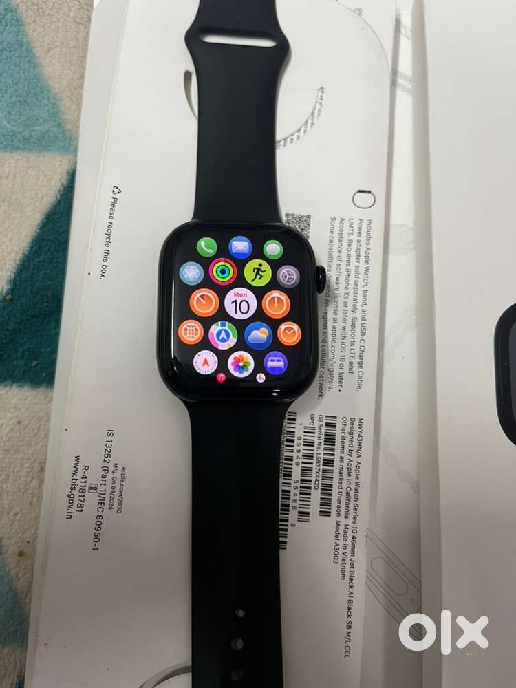 Apple Watch Series 10 – Excellent Condition  With Charger + 8 Straps