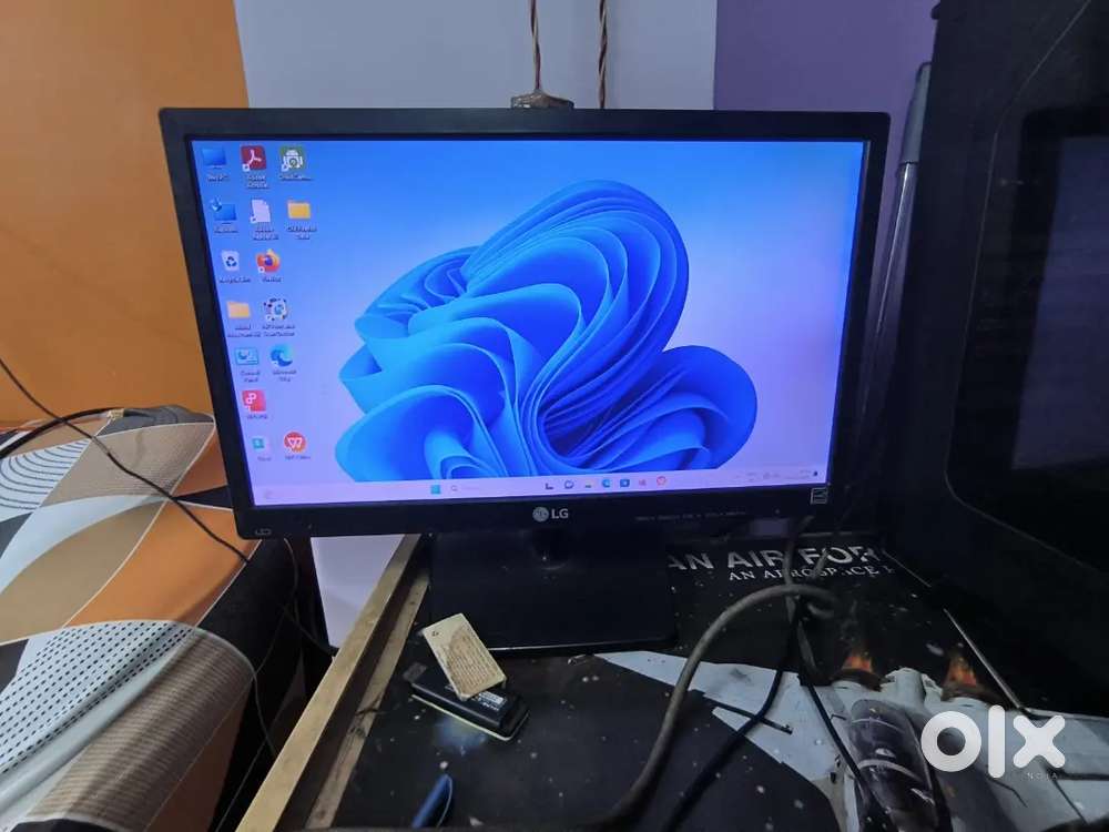 19 LED monitor for sale
