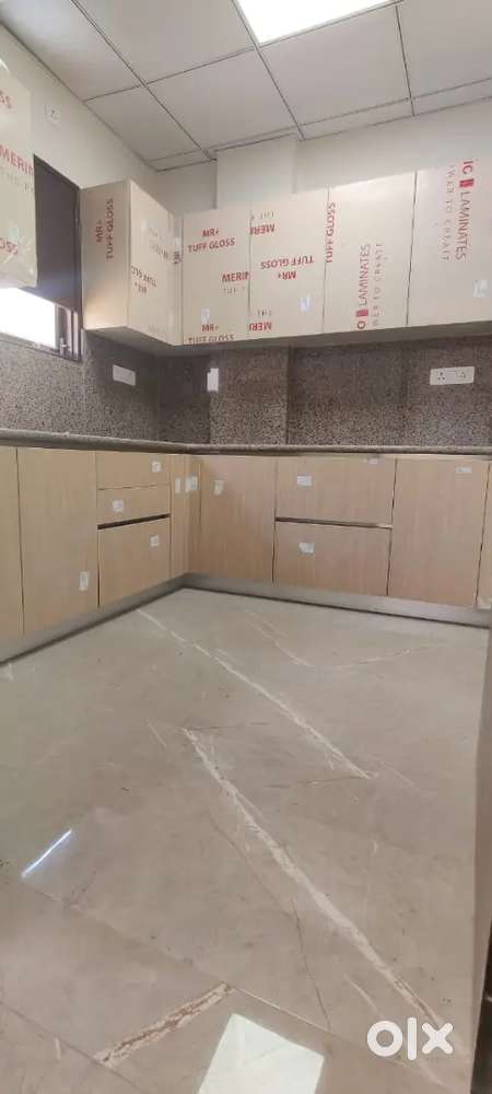 NEAR POOJA TOWER, 3BHK SEMI FURNISHED FLAT FOR FAMILY