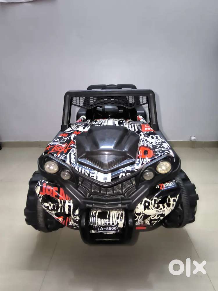 Remote operated 4*4 car with remote control and manual