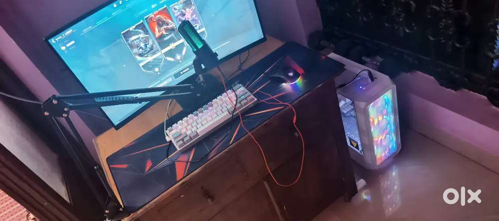 I am selling my gaming pc with a curved 180hz display