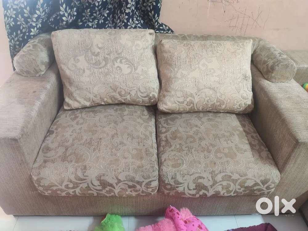 7 सीटर सोफा बेचना है बापट स्क्वायर इंदौर