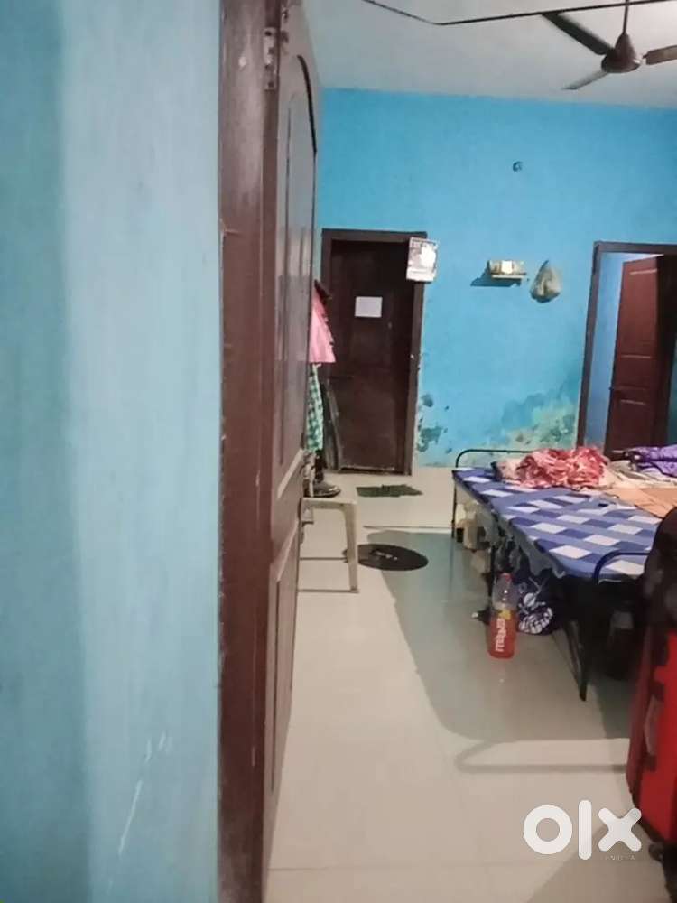 One roommate needed only for girls(sharing room)