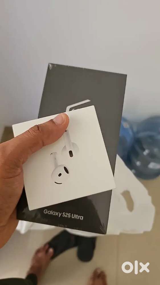 Brand New Apple AirPods 4 ANC – Unused  Urgent Sale
